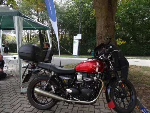 billy-the-triumph-no-mates_43503056765_o.jpg